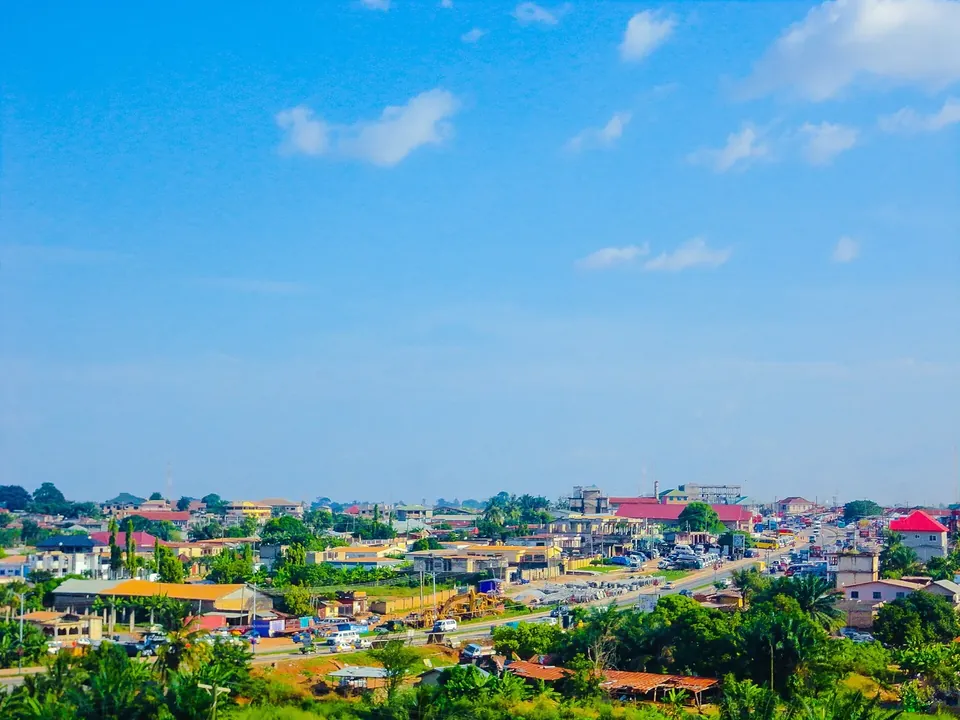 A wide sky over the Kronum area of Kumasi