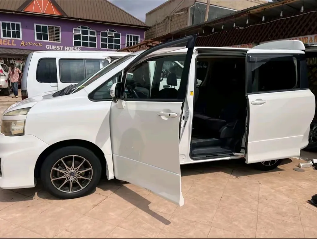 KingEnkasa Drives Ghana - car photo 2