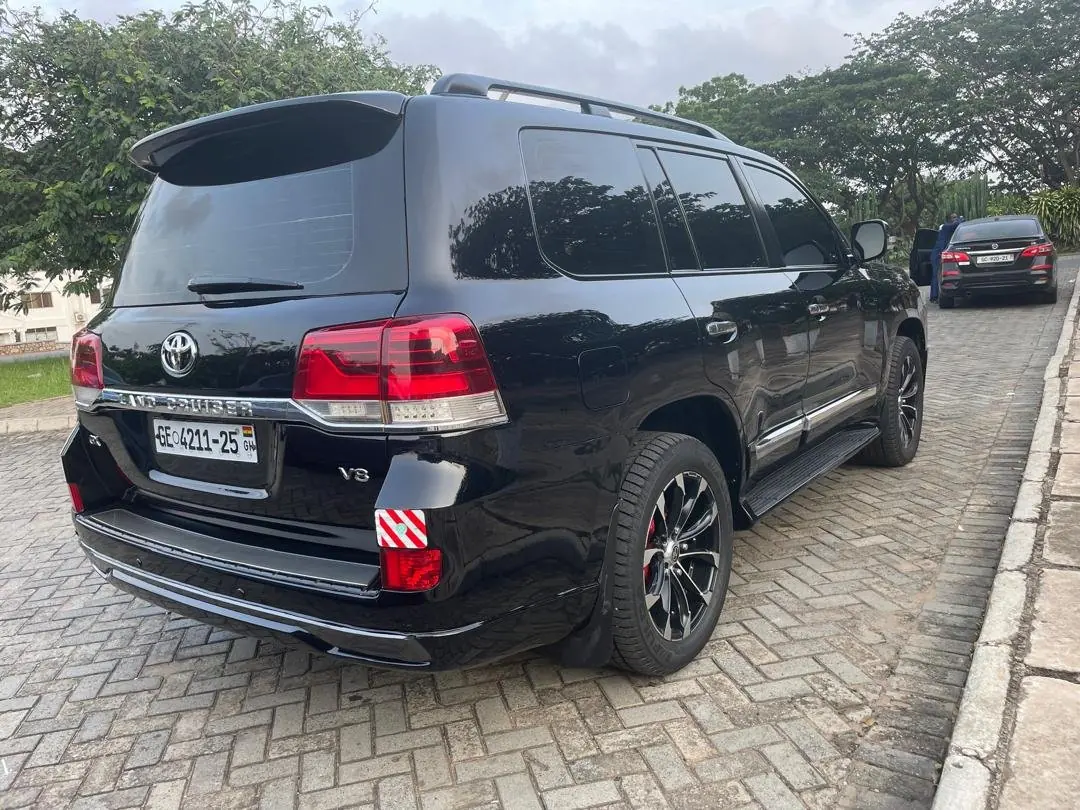 Toyota Land Cruiser, Mostlovez Car Rentals